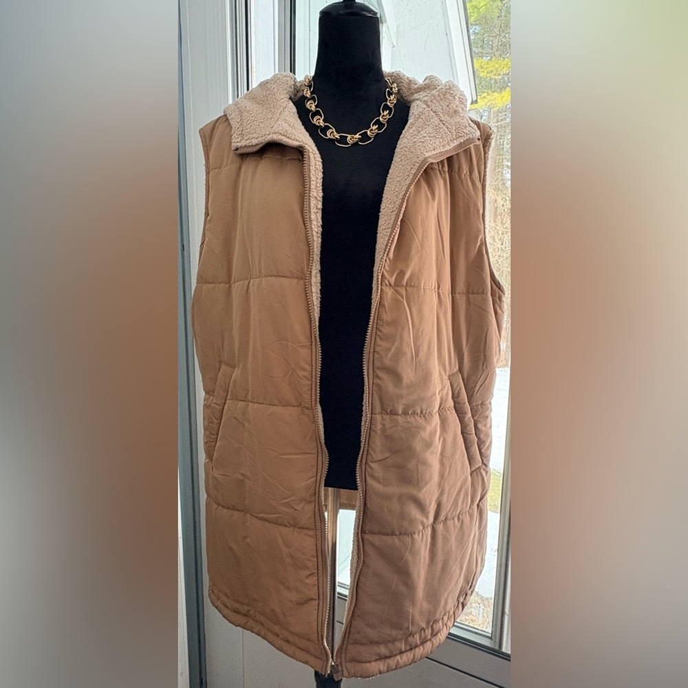 Women’s BTFBM Quilted Sherpa-Lined Vest in Tan